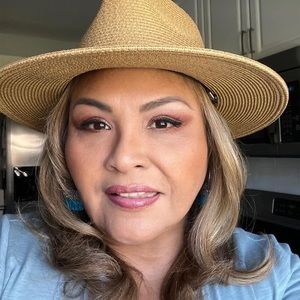 Meet your Posher, Alejandra